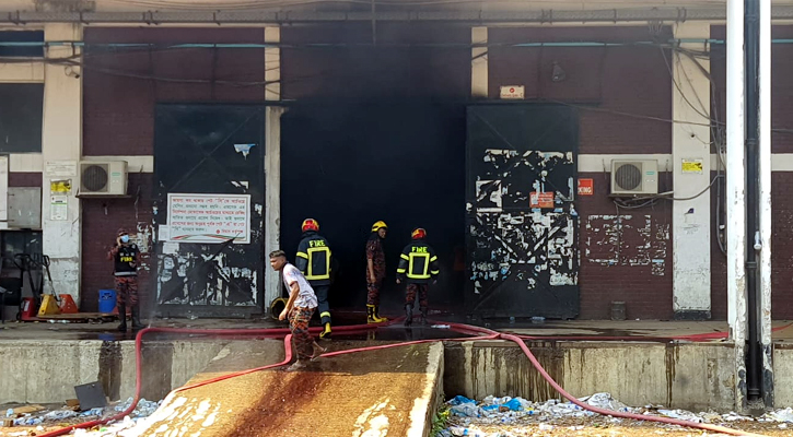 কার্গো ভিলেজের আগুনে ২৫০ কারখানার পণ্য পুড়ে যাওয়ার আশঙ্কা বিজিএমইএর